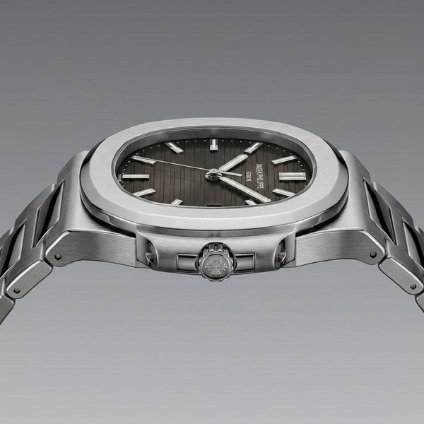 Nautilus 5711 — Black Dial Steel - alternate view