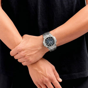 Nautilus 5711 — Black Dial Steel - View 4